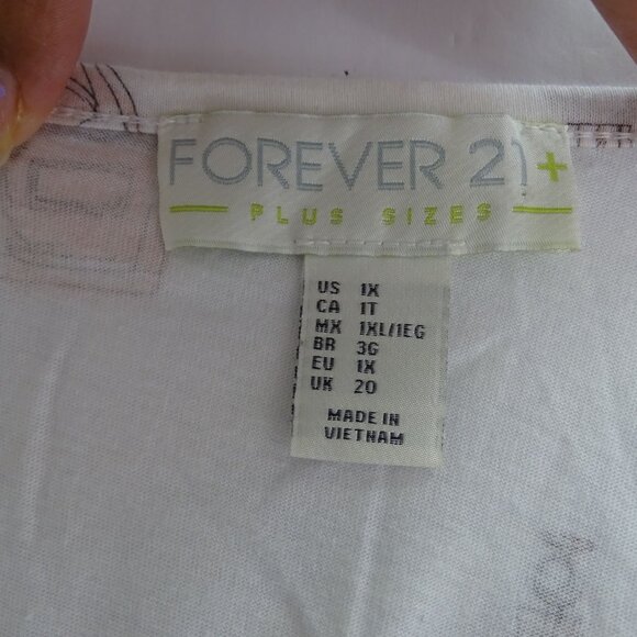 Forever 21 White Pink T-Shirt Women Plus Size 1X Perfume Bottle Print Short Slv - Picture 4 of 7